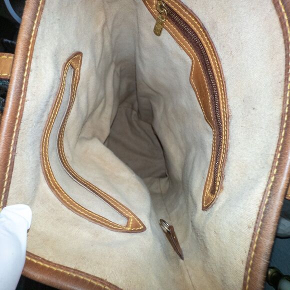 Louis Vuitton Monogram Bucket Bag GM - Picture 9 of 10